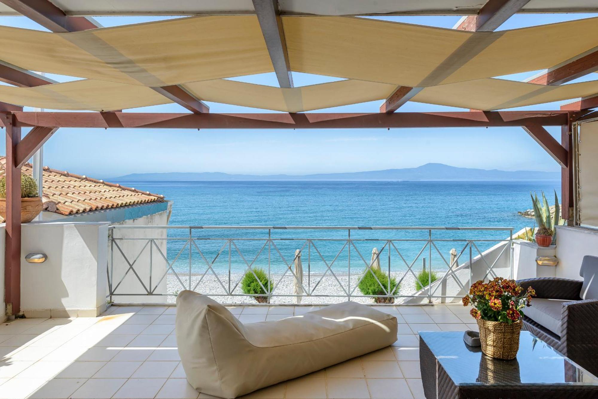 Agali 2 Superior Mezonet Front Of The Sea Apartment Akrogiali ภายนอก รูปภาพ