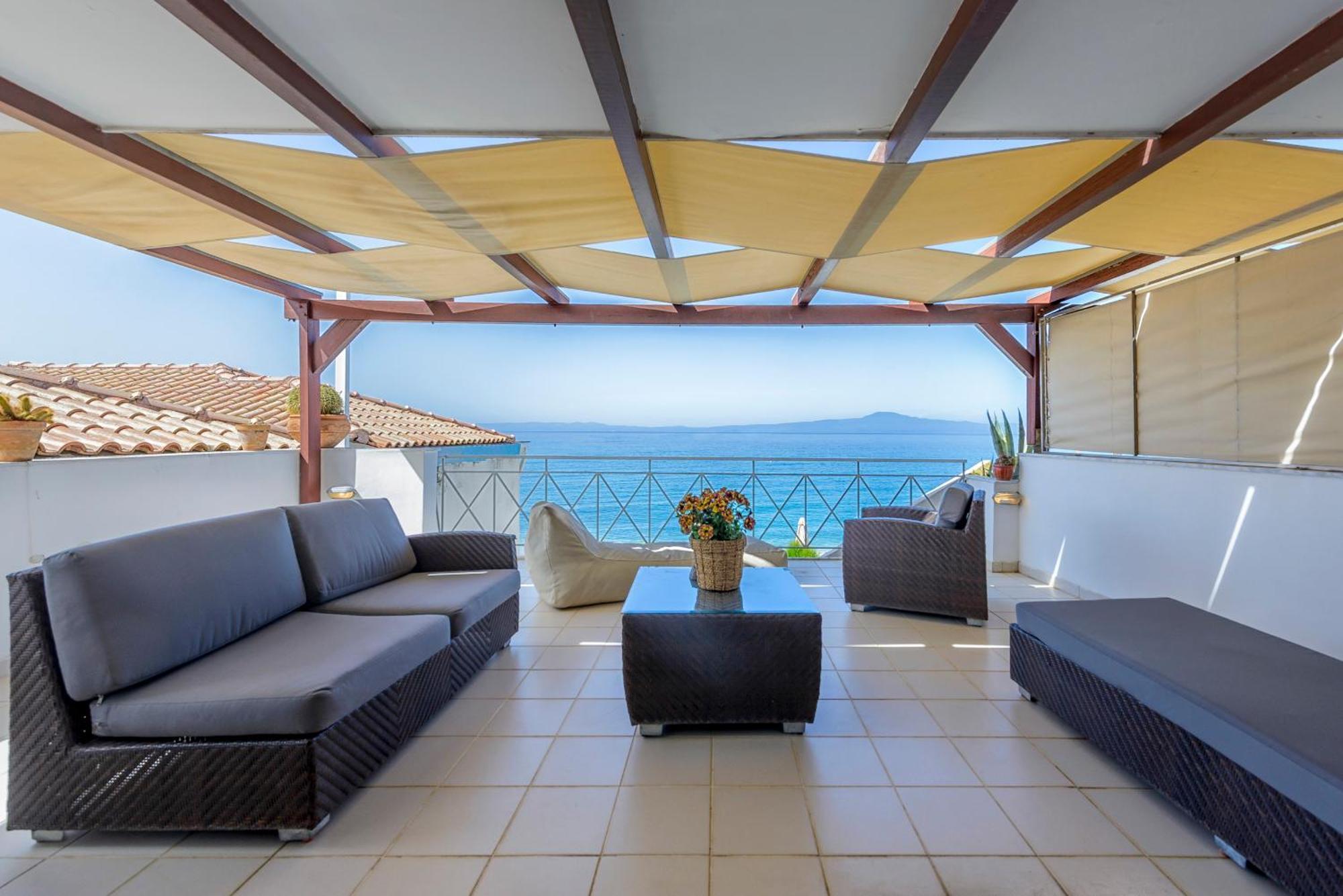 Agali 2 Superior Mezonet Front Of The Sea Apartment Akrogiali ภายนอก รูปภาพ